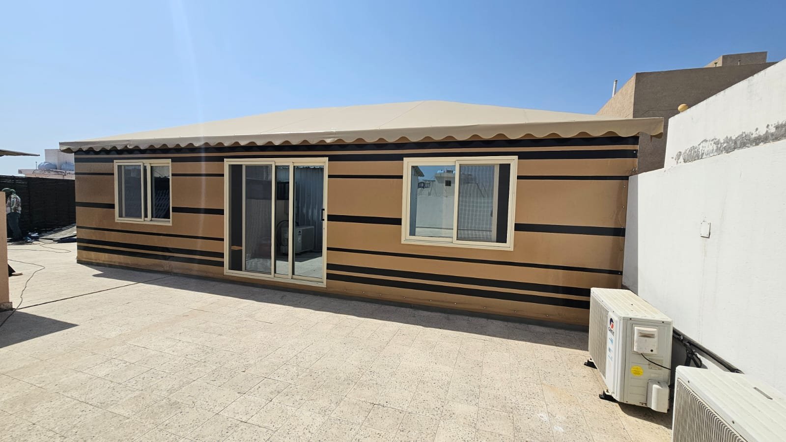 واجهات حديد للمظلات والخيام | تجهيز وتشطيب - فخامة الظل المتميز للمظلات والخيام